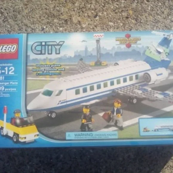 LEGO City 3181 Passenger Plane - Picture 1 of 1